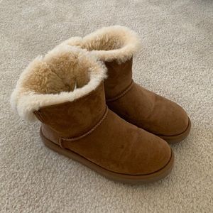 Women’s Chestnut UGGS